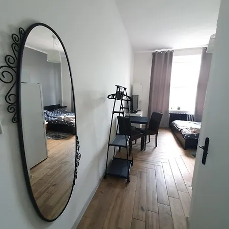 Metropolitan Next To Presidential Palace *