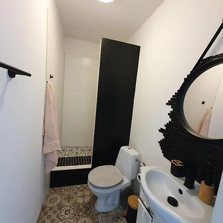 Metropolitan Next To Presidential Palace Bratislava