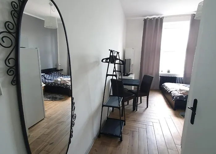 Metropolitan Next To Presidential Palace *