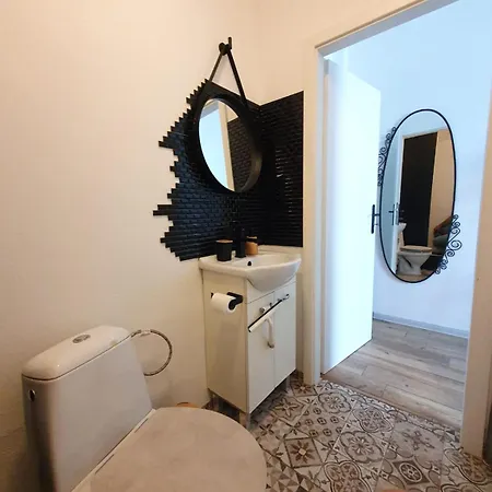 شقة Metropolitan Next To Presidential Palace براتسيلافا
