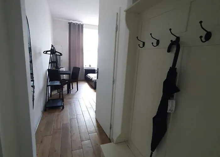 Metropolitan Next To Presidential Palace *